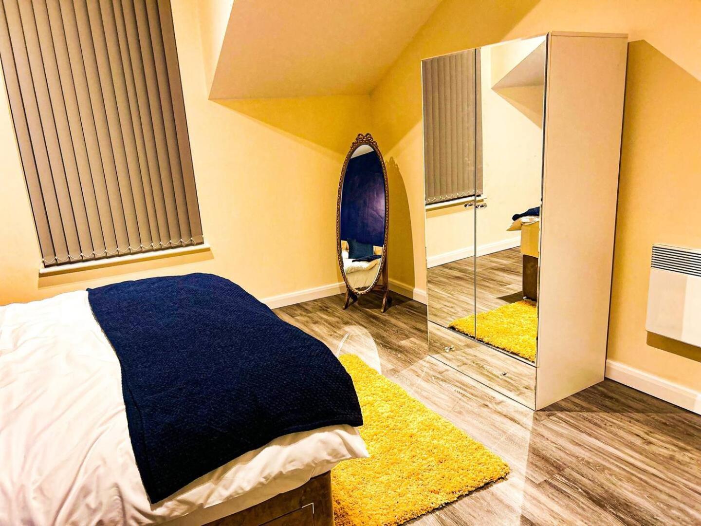 Betty'S Apartment- Metres From Train Station Харогейт Екстериор снимка